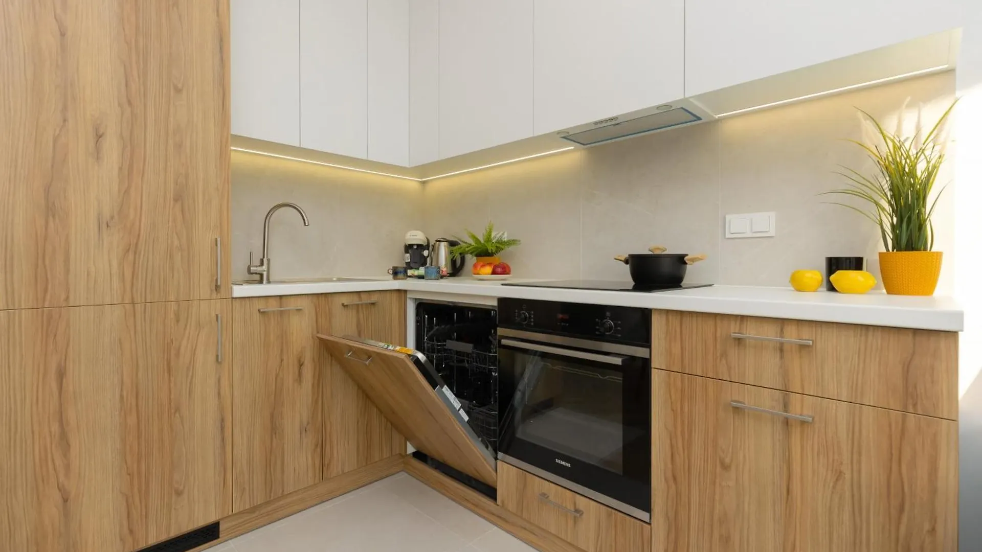 Stylish Apartment Zdziechowskiego With Parking & Home Office By Noclegi Renters Varsóvia 0*,  Polónia