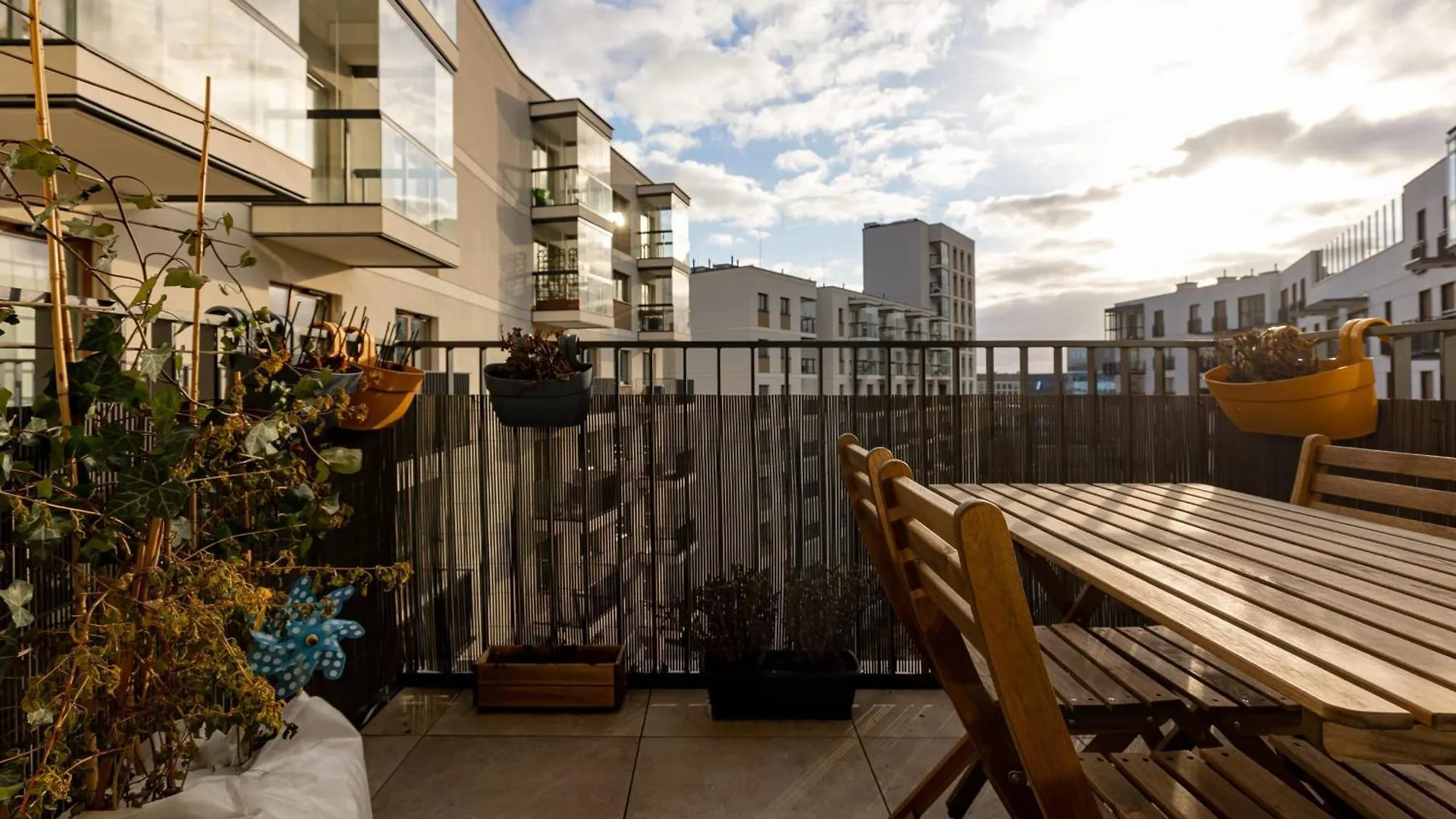 Stylish Apartment Zdziechowskiego With Parking & Home Office By Noclegi Renters Varsóvia 0*,  Polónia